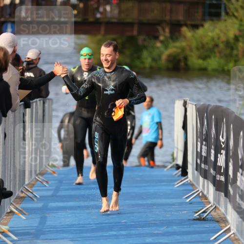 25.08.2024 - Elbe Triathlon Hamburg H.Heesch http://msf.ph/oto/6836706 25.08.2024 08:36:13 Schwimmen 43, 45, 46, 54, 72, 88, 98 meine-sportfotos.de