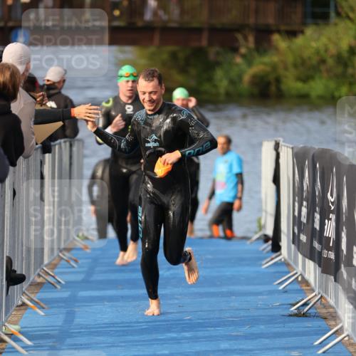 25.08.2024 - Elbe Triathlon Hamburg H.Heesch http://msf.ph/oto/6836727 25.08.2024 08:36:13 Schwimmen 43, 45, 46, 54, 72, 88, 98 meine-sportfotos.de