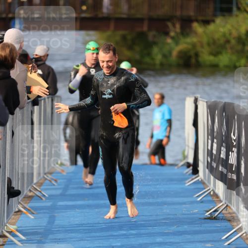 25.08.2024 - Elbe Triathlon Hamburg H.Heesch http://msf.ph/oto/6836735 25.08.2024 08:36:13 Schwimmen 43, 45, 46, 54, 72, 88, 98 meine-sportfotos.de