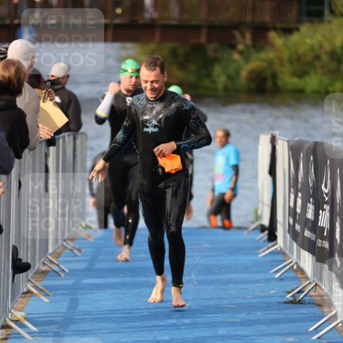 25.08.2024 - Elbe Triathlon Hamburg H.Heesch http://msf.ph/oto/6836740 25.08.2024 08:36:13 Schwimmen 43, 45, 46, 54, 72, 88, 98 meine-sportfotos.de