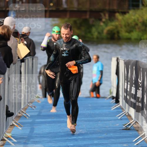 25.08.2024 - Elbe Triathlon Hamburg H.Heesch http://msf.ph/oto/6836743 25.08.2024 08:36:13 Schwimmen 43, 45, 46, 54, 72, 88, 98 meine-sportfotos.de