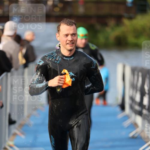 25.08.2024 - Elbe Triathlon Hamburg H.Heesch http://msf.ph/oto/6836753 25.08.2024 08:36:15 Schwimmen 43, 45, 46, 54, 88, 90, 98 meine-sportfotos.de