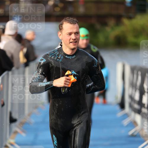 25.08.2024 - Elbe Triathlon Hamburg H.Heesch http://msf.ph/oto/6836757 25.08.2024 08:36:15 Schwimmen 43, 45, 46, 54, 88, 90, 98 meine-sportfotos.de