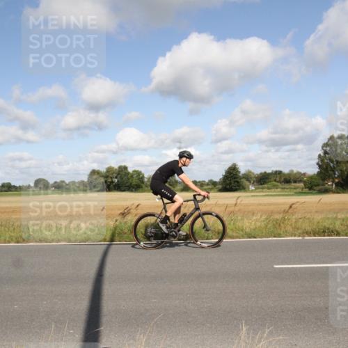 25.08.2024 - Elbe Triathlon Hamburg Fuchs,  Jonas http://msf.ph/oto/6836758 25.08.2024 10:34:49 Radfahren 642, 758, 519, 564, 737, 573 meine-sportfotos.de