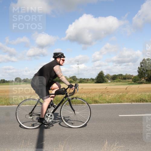 25.08.2024 - Elbe Triathlon Hamburg Fuchs,  Jonas http://msf.ph/oto/6836761 25.08.2024 10:34:49 Radfahren 642, 758, 519, 564, 737, 573 meine-sportfotos.de