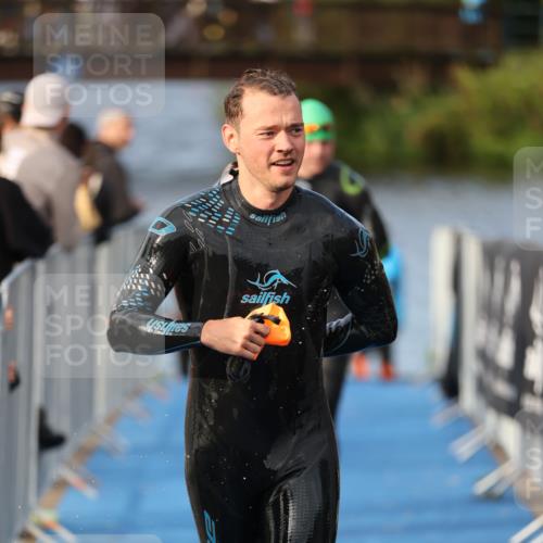 25.08.2024 - Elbe Triathlon Hamburg H.Heesch http://msf.ph/oto/6836762 25.08.2024 08:36:15 Schwimmen 43, 45, 46, 54, 88, 90, 98 meine-sportfotos.de