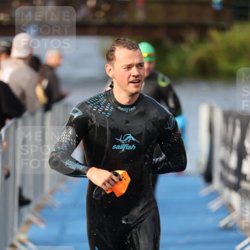 25.08.2024 - Elbe Triathlon Hamburg H.Heesch http://msf.ph/oto/6836765 25.08.2024 08:36:15 Schwimmen 43, 45, 46, 54, 88, 90, 98 meine-sportfotos.de