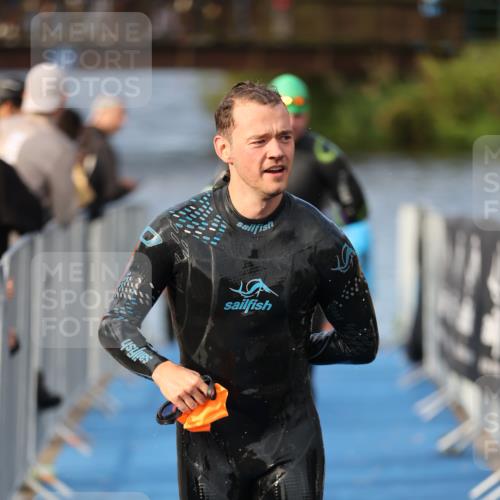 25.08.2024 - Elbe Triathlon Hamburg H.Heesch http://msf.ph/oto/6836769 25.08.2024 08:36:15 Schwimmen 43, 45, 46, 54, 88, 90, 98 meine-sportfotos.de