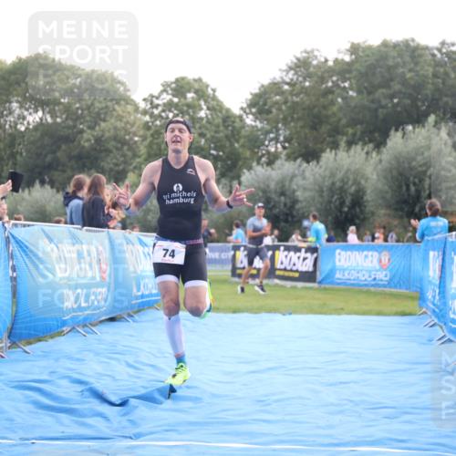25.08.2024 - Elbe Triathlon Hamburg H.Heesch http://msf.ph/oto/6836770 25.08.2024 10:16:57 Ziel 74 meine-sportfotos.de