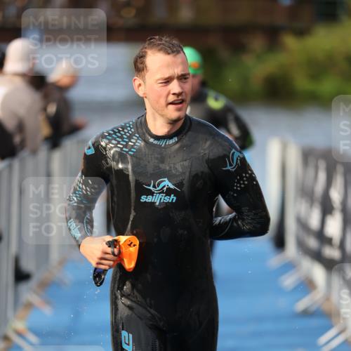 25.08.2024 - Elbe Triathlon Hamburg H.Heesch http://msf.ph/oto/6836777 25.08.2024 08:36:16 Schwimmen 43, 45, 46, 54, 88, 90, 98 meine-sportfotos.de