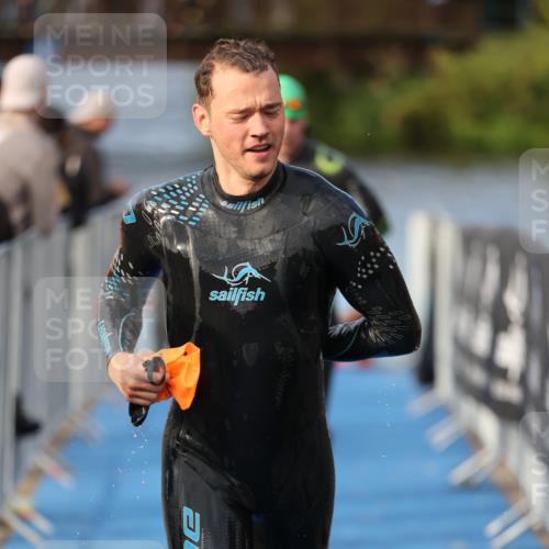 25.08.2024 - Elbe Triathlon Hamburg H.Heesch http://msf.ph/oto/6836782 25.08.2024 08:36:16 Schwimmen 43, 45, 46, 54, 88, 90, 98 meine-sportfotos.de