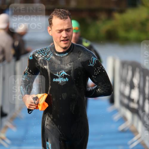 25.08.2024 - Elbe Triathlon Hamburg H.Heesch http://msf.ph/oto/6836786 25.08.2024 08:36:16 Schwimmen 43, 45, 46, 54, 88, 90, 98 meine-sportfotos.de