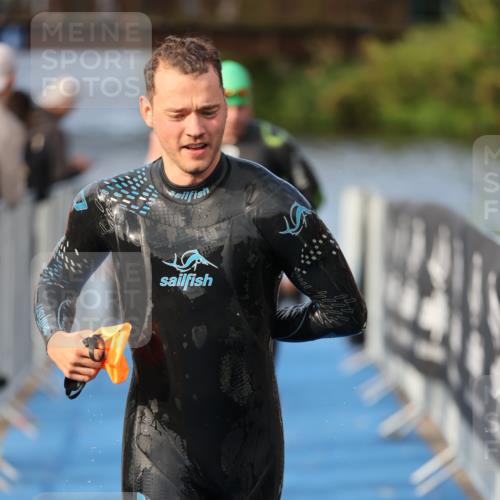 25.08.2024 - Elbe Triathlon Hamburg H.Heesch http://msf.ph/oto/6836789 25.08.2024 08:36:16 Schwimmen 43, 45, 46, 54, 88, 90, 98 meine-sportfotos.de