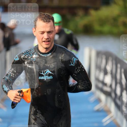 25.08.2024 - Elbe Triathlon Hamburg H.Heesch http://msf.ph/oto/6836793 25.08.2024 08:36:16 Schwimmen 43, 45, 46, 54, 88, 90, 98 meine-sportfotos.de
