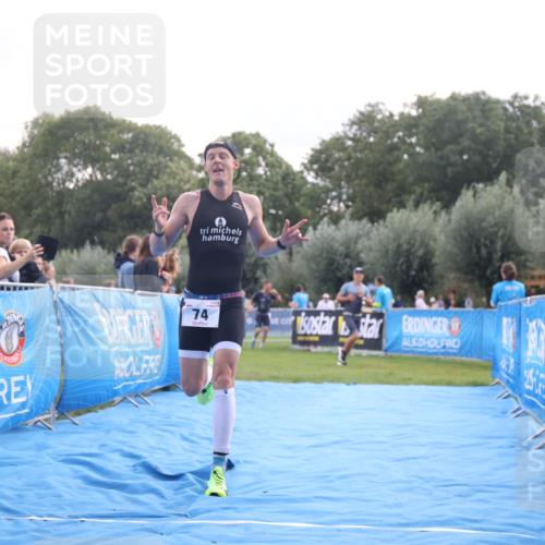 25.08.2024 - Elbe Triathlon Hamburg H.Heesch http://msf.ph/oto/6836794 25.08.2024 10:16:57 Ziel 74 meine-sportfotos.de