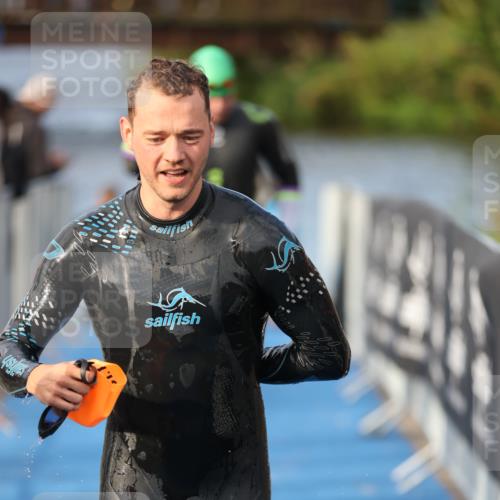 25.08.2024 - Elbe Triathlon Hamburg H.Heesch http://msf.ph/oto/6836799 25.08.2024 08:36:16 Schwimmen 43, 45, 46, 54, 88, 90, 98 meine-sportfotos.de