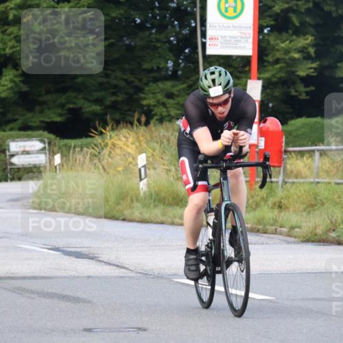 25.08.2024 - Elbe Triathlon Hamburg Fuchs,  Jonas http://msf.ph/oto/6836803 25.08.2024 08:46:30 Radfahren 59, 72, 63 meine-sportfotos.de