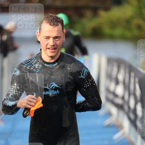 25.08.2024 - Elbe Triathlon Hamburg H.Heesch http://msf.ph/oto/6836805 25.08.2024 08:36:16 Schwimmen 43, 45, 46, 54, 88, 90, 98 meine-sportfotos.de