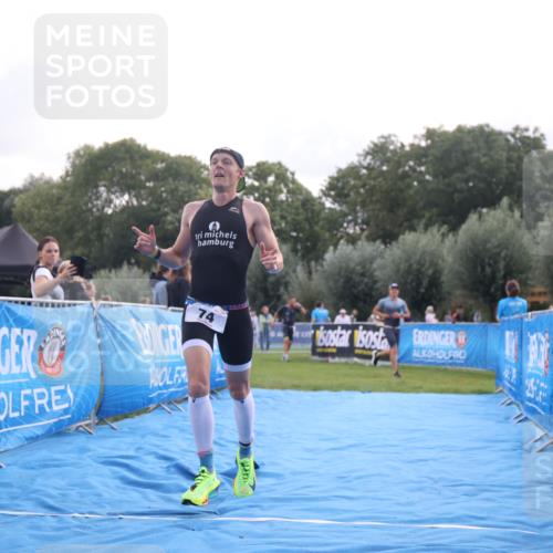 25.08.2024 - Elbe Triathlon Hamburg H.Heesch http://msf.ph/oto/6836806 25.08.2024 10:16:57 Ziel 74 meine-sportfotos.de