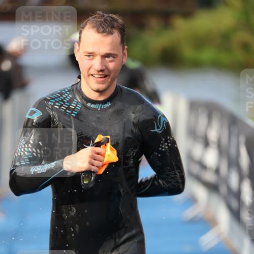 25.08.2024 - Elbe Triathlon Hamburg H.Heesch http://msf.ph/oto/6836812 25.08.2024 08:36:16 Schwimmen 43, 45, 46, 54, 88, 90, 98 meine-sportfotos.de