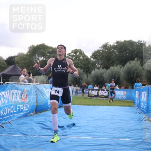 25.08.2024 - Elbe Triathlon Hamburg H.Heesch http://msf.ph/oto/6836822 25.08.2024 10:16:57 Ziel 74 meine-sportfotos.de