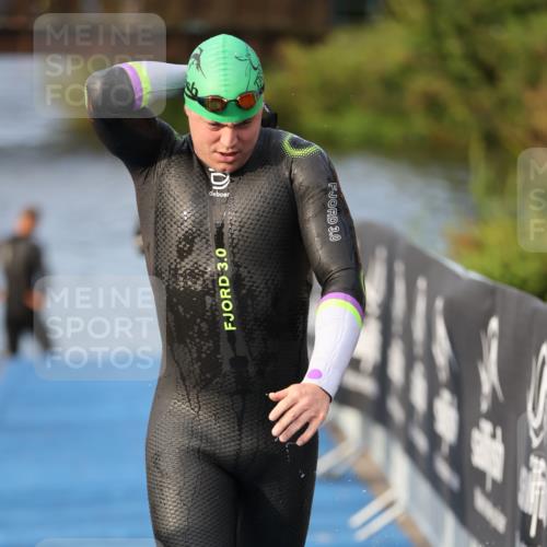 25.08.2024 - Elbe Triathlon Hamburg H.Heesch http://msf.ph/oto/6836825 25.08.2024 08:36:18 Schwimmen 43, 45, 46, 54, 88, 90 meine-sportfotos.de