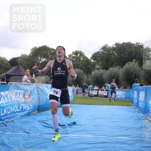 25.08.2024 - Elbe Triathlon Hamburg H.Heesch http://msf.ph/oto/6836827 25.08.2024 10:16:57 Ziel 74 meine-sportfotos.de