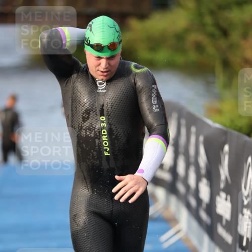 25.08.2024 - Elbe Triathlon Hamburg H.Heesch http://msf.ph/oto/6836830 25.08.2024 08:36:18 Schwimmen 43, 45, 46, 54, 88, 90 meine-sportfotos.de
