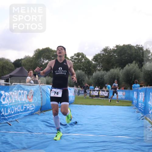 25.08.2024 - Elbe Triathlon Hamburg H.Heesch http://msf.ph/oto/6836832 25.08.2024 10:16:57 Ziel 74 meine-sportfotos.de