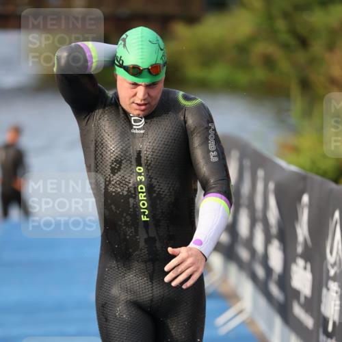 25.08.2024 - Elbe Triathlon Hamburg H.Heesch http://msf.ph/oto/6836834 25.08.2024 08:36:18 Schwimmen 43, 45, 46, 54, 88, 90 meine-sportfotos.de