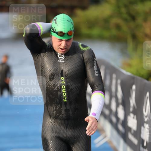 25.08.2024 - Elbe Triathlon Hamburg H.Heesch http://msf.ph/oto/6836837 25.08.2024 08:36:18 Schwimmen 43, 45, 46, 54, 88, 90 meine-sportfotos.de