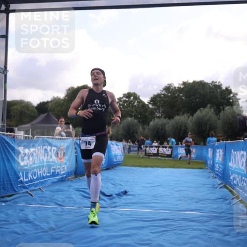 25.08.2024 - Elbe Triathlon Hamburg H.Heesch http://msf.ph/oto/6836848 25.08.2024 10:16:57 Ziel 74 meine-sportfotos.de
