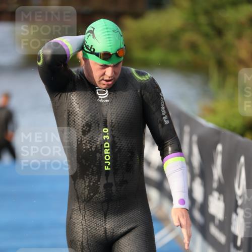 25.08.2024 - Elbe Triathlon Hamburg H.Heesch http://msf.ph/oto/6836849 25.08.2024 08:36:18 Schwimmen 43, 45, 46, 54, 88, 90 meine-sportfotos.de