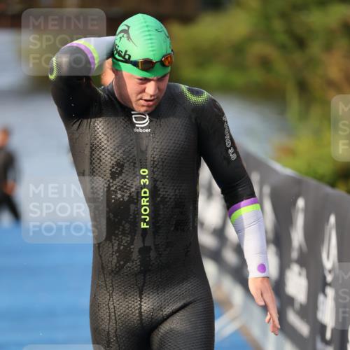 25.08.2024 - Elbe Triathlon Hamburg H.Heesch http://msf.ph/oto/6836853 25.08.2024 08:36:18 Schwimmen 43, 45, 46, 54, 88, 90 meine-sportfotos.de