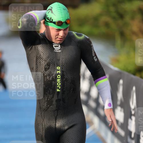 25.08.2024 - Elbe Triathlon Hamburg H.Heesch http://msf.ph/oto/6836857 25.08.2024 08:36:18 Schwimmen 43, 45, 46, 54, 88, 90 meine-sportfotos.de