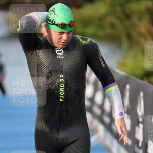 25.08.2024 - Elbe Triathlon Hamburg H.Heesch http://msf.ph/oto/6836861 25.08.2024 08:36:18 Schwimmen 43, 45, 46, 54, 88, 90 meine-sportfotos.de