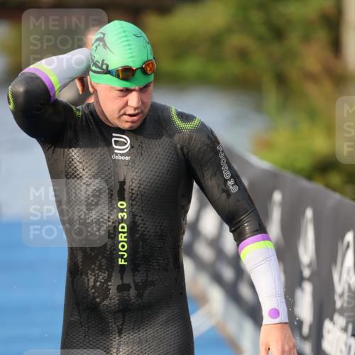 25.08.2024 - Elbe Triathlon Hamburg H.Heesch http://msf.ph/oto/6836870 25.08.2024 08:36:18 Schwimmen 43, 45, 46, 54, 88, 90 meine-sportfotos.de