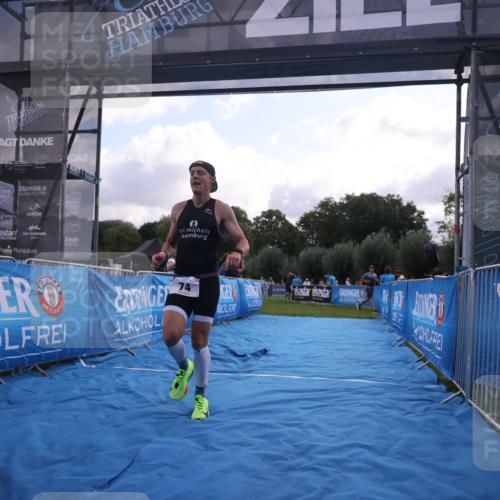 25.08.2024 - Elbe Triathlon Hamburg H.Heesch http://msf.ph/oto/6836873 25.08.2024 10:16:58 Ziel 74 meine-sportfotos.de