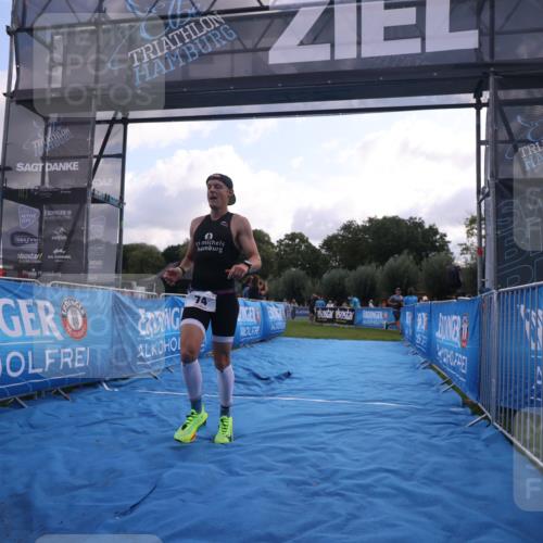 25.08.2024 - Elbe Triathlon Hamburg H.Heesch http://msf.ph/oto/6836878 25.08.2024 10:16:58 Ziel 74 meine-sportfotos.de