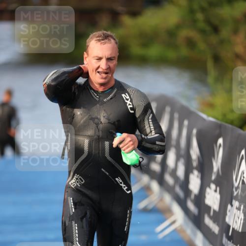 25.08.2024 - Elbe Triathlon Hamburg H.Heesch http://msf.ph/oto/6836884 25.08.2024 08:36:20 Schwimmen 43, 45, 46, 54, 88, 90 meine-sportfotos.de