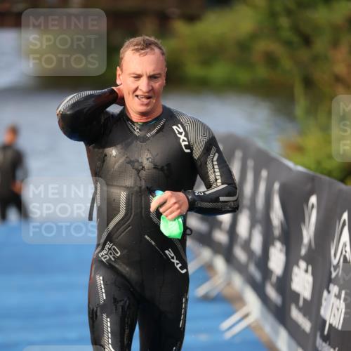 25.08.2024 - Elbe Triathlon Hamburg H.Heesch http://msf.ph/oto/6836886 25.08.2024 08:36:20 Schwimmen 43, 45, 46, 54, 88, 90 meine-sportfotos.de