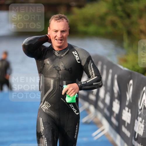 25.08.2024 - Elbe Triathlon Hamburg H.Heesch http://msf.ph/oto/6836890 25.08.2024 08:36:20 Schwimmen 43, 45, 46, 54, 88, 90 meine-sportfotos.de