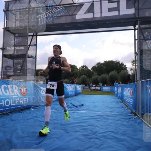 25.08.2024 - Elbe Triathlon Hamburg H.Heesch http://msf.ph/oto/6836891 25.08.2024 10:16:58 Ziel 74 meine-sportfotos.de