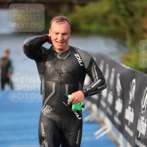 25.08.2024 - Elbe Triathlon Hamburg H.Heesch http://msf.ph/oto/6836893 25.08.2024 08:36:20 Schwimmen 43, 45, 46, 54, 88, 90 meine-sportfotos.de