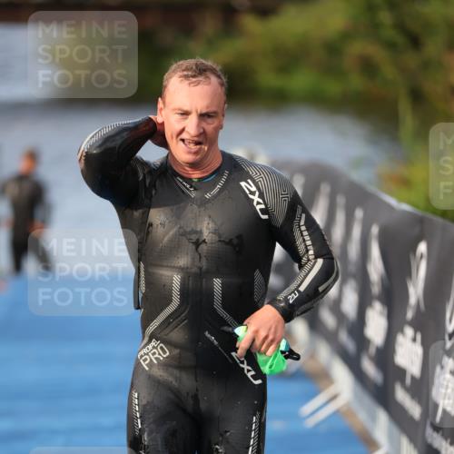 25.08.2024 - Elbe Triathlon Hamburg H.Heesch http://msf.ph/oto/6836899 25.08.2024 08:36:20 Schwimmen 43, 45, 46, 54, 88, 90 meine-sportfotos.de