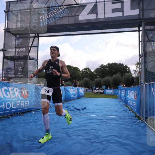 25.08.2024 - Elbe Triathlon Hamburg H.Heesch http://msf.ph/oto/6836900 25.08.2024 10:16:58 Ziel 74 meine-sportfotos.de
