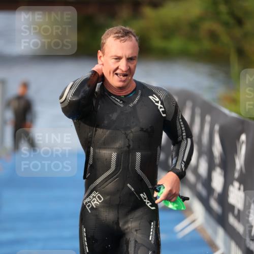 25.08.2024 - Elbe Triathlon Hamburg H.Heesch http://msf.ph/oto/6836907 25.08.2024 08:36:20 Schwimmen 43, 45, 46, 54, 88, 90 meine-sportfotos.de