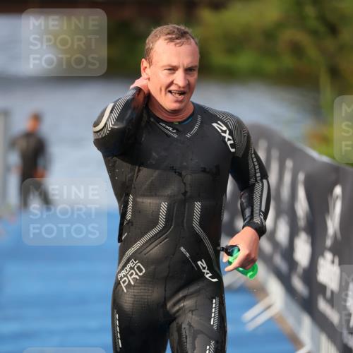 25.08.2024 - Elbe Triathlon Hamburg H.Heesch http://msf.ph/oto/6836913 25.08.2024 08:36:20 Schwimmen 43, 45, 46, 54, 88, 90 meine-sportfotos.de