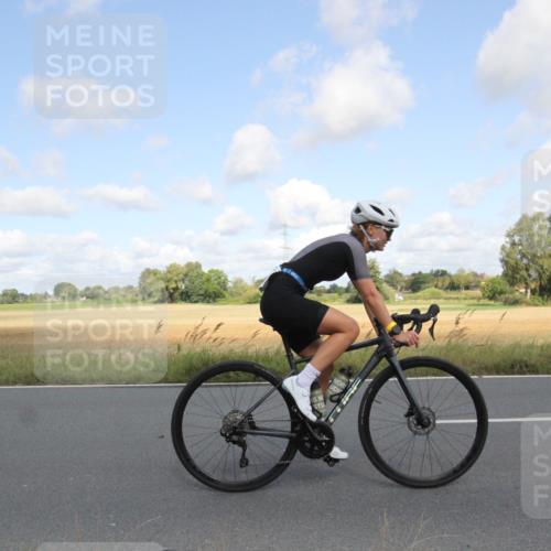25.08.2024 - Elbe Triathlon Hamburg Fuchs,  Jonas http://msf.ph/oto/6836914 25.08.2024 10:36:47 Radfahren 488, 475, 673 meine-sportfotos.de