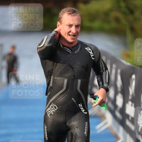 25.08.2024 - Elbe Triathlon Hamburg H.Heesch http://msf.ph/oto/6836915 25.08.2024 08:36:20 Schwimmen 43, 45, 46, 54, 88, 90 meine-sportfotos.de